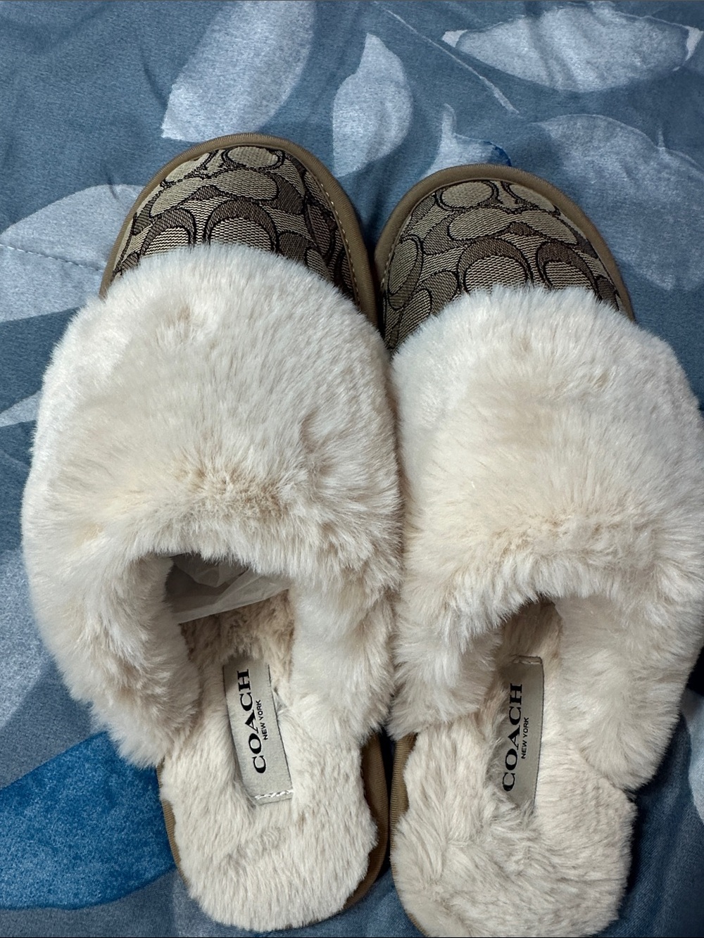 NWOT Coach Ziva Tan Signature Logo Slippers w/Cream Faux-Fur Trim Sz 7 - Picture 4 of 12
